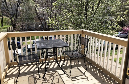 South Kansas City House | Relaxing Brookside Comfort: Pet-Friendly with Onsite Parking