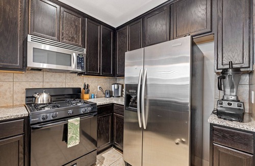 Georgetown House | Budget-Friendly 3/2.5 Townhouse with Private Yard in Georgetown