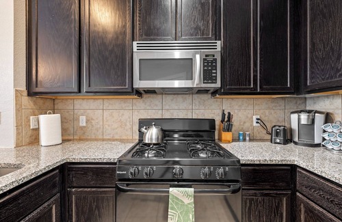 Georgetown House | Budget-Friendly 3/2.5 Townhouse with Private Yard in Georgetown