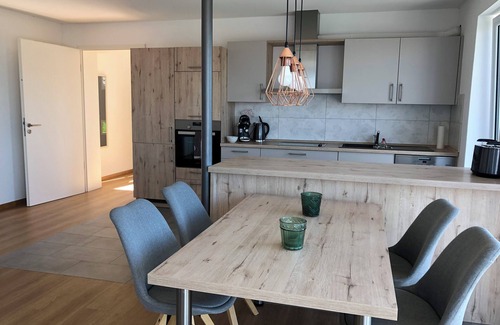 Hagnau House | Cozy bungalow with a fantastic panoramic view of the Alps and the lake.