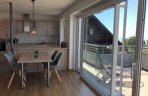 Hagnau House | Cozy bungalow with a fantastic panoramic view of the Alps and the lake.