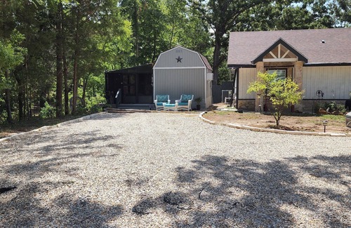 Quitman House | Pet-Friendly Bungalow Minutes from Lake Fork - 10/10 Rated