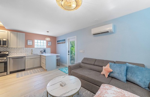 Lake Worth Apartment | Inviting Coastal Bungalow Steps from the Beach with Spa