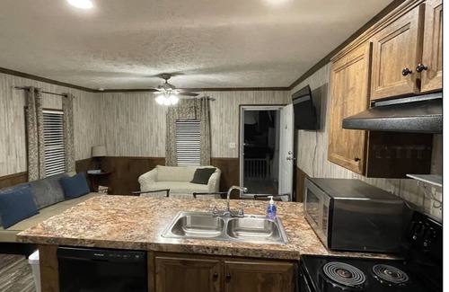 McCalla House | Inviting Bungalow Near Hoover & Tuscaloosa with Breakfast