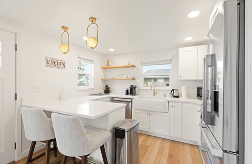 South Tacoma House | Cozy Bungalow Home 2br+1ba - 9 min to Tacoma Dome