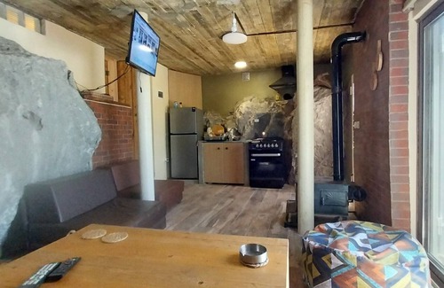 Kfardebian House | Cozy bungalow integrated in the rocks between the oaks in charming Aannaya