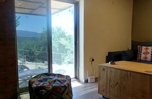 Kfardebian House | Cozy bungalow integrated in the rocks between the oaks in charming Aannaya