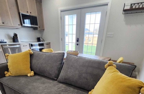 Port Stanley House | Cozy bungalow minutes from the beach and the beautiful downtown of Port Stanley!
