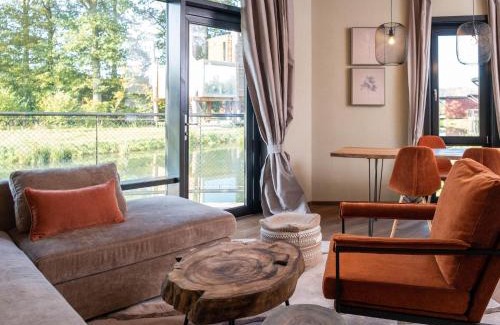 Maubray House | Cozy Bungalow & Shared Pools