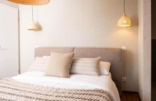 Maubray House | Cozy Bungalow & Shared Pools