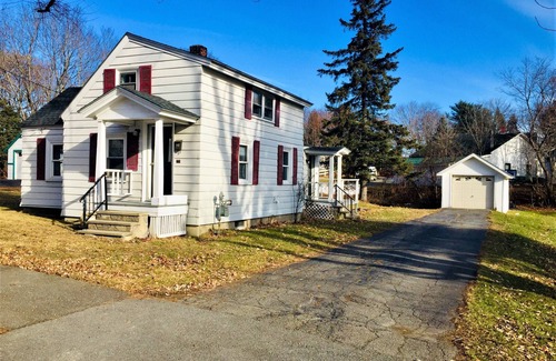 Bangor House | Inviting Bungalow Style Retreat - Guest Rated 10/10