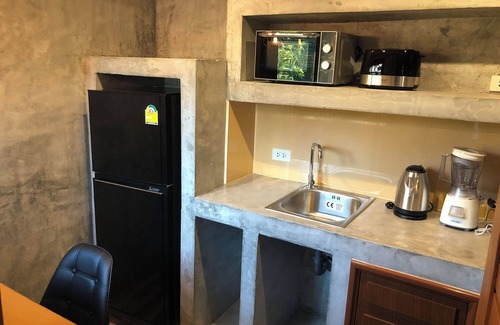 Ko Lanta House | Cozy Bungalow with Garden - Kitchen - AC - WiFi - 5 min Walking to the Beach