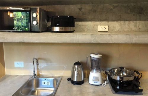 Ko Lanta House | Cozy Bungalow with Garden - Kitchen - AC - WiFi - 5 min Walking to the Beach