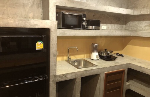 Ko Lanta House | Cozy Bungalow with Garden - Kitchen - AC - WiFi - 5 min Walking to the Beach