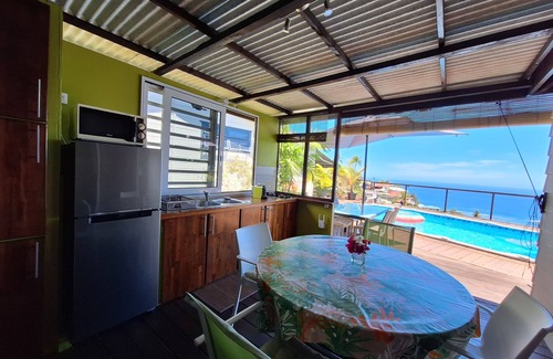 Punaauia House | Dreamy Oceanfront Bungalow in Punaauia with Pool