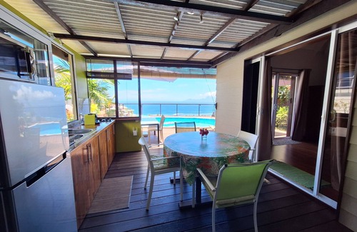 Punaauia House | Dreamy Oceanfront Bungalow in Punaauia with Pool