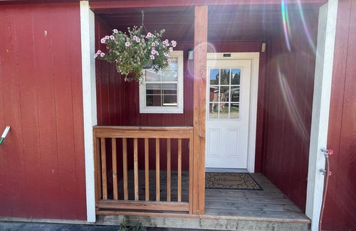 Newman Lake Cabin | Inviting Cabin near CDA and Spokane with Child-Friendly Perks