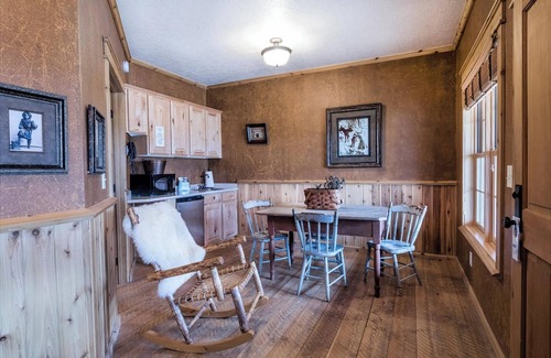 Almo Cabin | Cozy cabin #1 & AC, WiFi in Almo ID by City of Rocks National Park