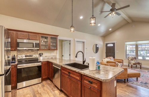 Rockerville Apartment | Cozy Cabin 10 Minutes From Mt Rushmore