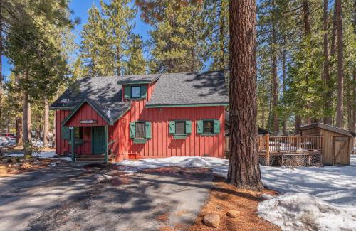 Tahoe Vista House | Charming Tahoe Cabin with Hot Tub, Steps to Lake