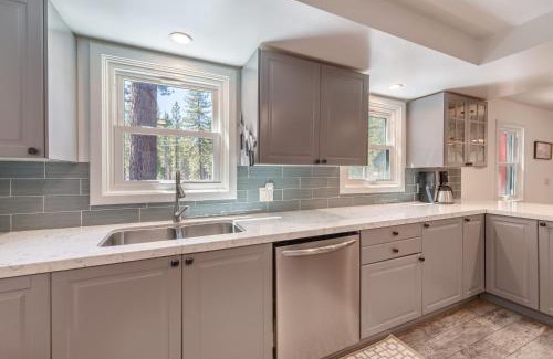 Tahoe Vista House | Charming Tahoe Cabin with Hot Tub, Steps to Lake