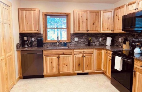 Old Forge House | Comfortable Cabin Retreat for Skiing and Hiking Adventures