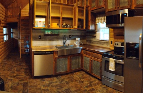 Jamestown Cabin | Pet-Friendly Cabin Near Big South Fork with Top Ratings
