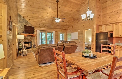 Ellijay Cabin | Cozy Cabin at Mountain Resort - Guest Rated 9.8/10!