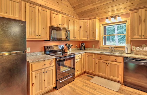 Ellijay Cabin | Cozy Cabin at Mountain Resort - Guest Rated 9.8/10!