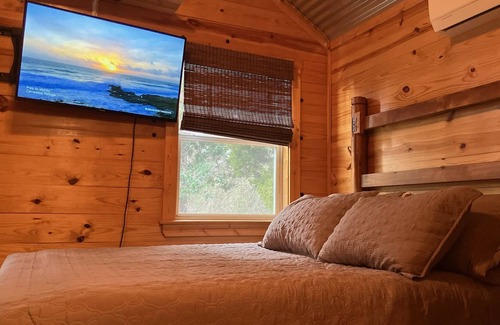 Clifton Cabin | Cozy Cabin by Lake Whitney!