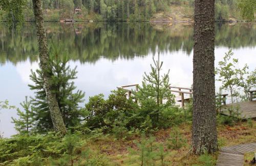 Raseborg Ski Chalet | Comfortable Cabin Retreat by the Lake – Pet Friendly Getaway