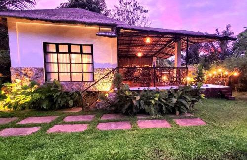 Indang Villa | Perfect Getaway at Cozy Cabin Casita Anahaw - Pet Friendly