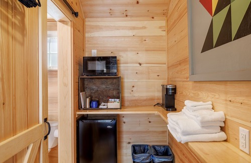 Sandy Point Cabin | Charming Cabin Near Acadia NP with Sauna & Pet-Friendly!