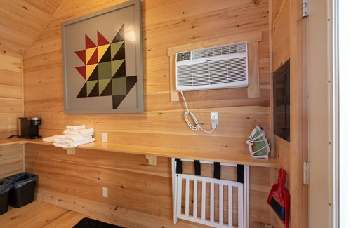Sandy Point Cabin | Charming Cabin Near Acadia NP with Sauna & Pet-Friendly!