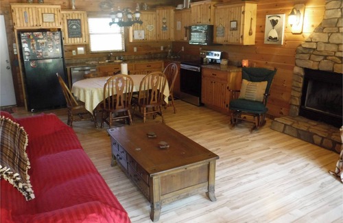 Seneca Cabin | Cozy Cabin Near Clemson with Breakfast & Child-Friendly Amenities