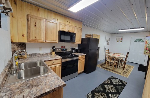 French Creek Cabin | Inviting Cabin Retreat with Ocean View & Pet-Friendly Perks