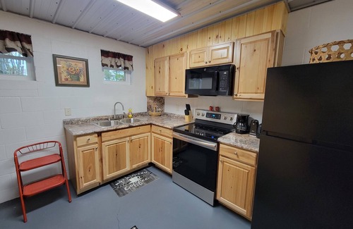 French Creek Cabin | Inviting Cabin Retreat with Ocean View & Pet-Friendly Perks