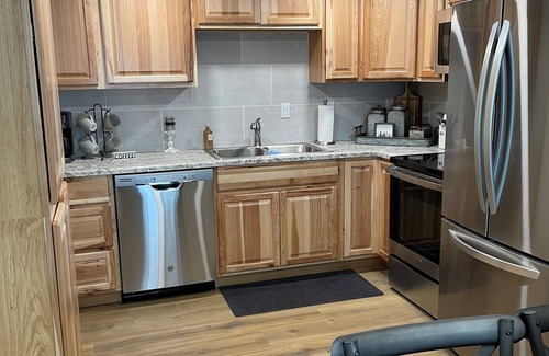 Woodland Park Cabin | Perfect Cabin Getaway with Breakfast and Pet-Friendly Perks
