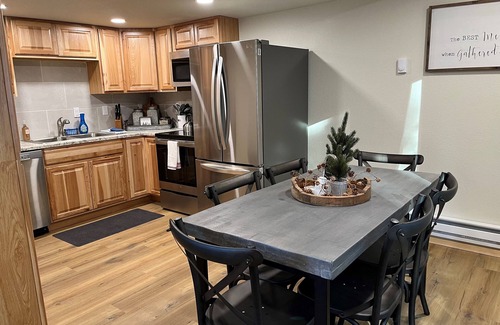 Woodland Park Cabin | Perfect Cabin Getaway with Breakfast and Pet-Friendly Perks