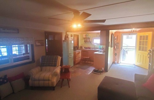 Poultney Cabin | Charming Cabin Retreat with Ocean and Lake Views