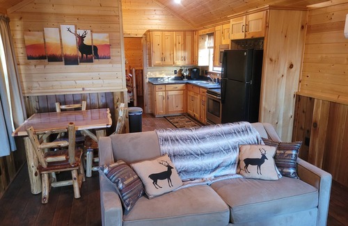Bulverde Cabin | Cozy cabin in beautiful Bulverde Texas with AC, WiFi