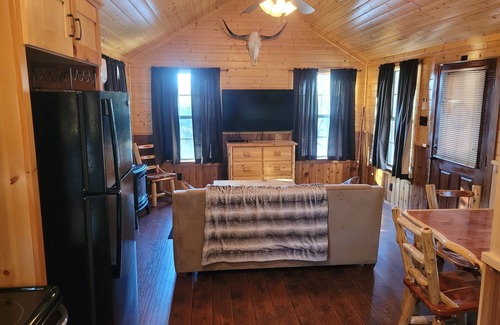 Bulverde Cabin | Cozy cabin in beautiful Bulverde Texas with AC, WiFi