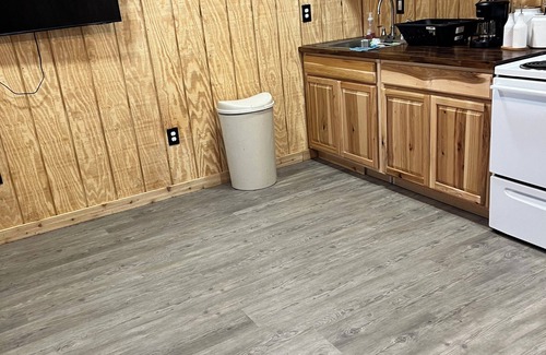 McCord Cabin | Cozy cabin in charming Ponca City with WiFi, AC