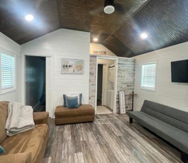 Avinger House | Inviting Crestwood Cabin: Family-Friendly & Highly Rated