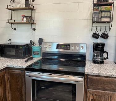Avinger House | Inviting Crestwood Cabin: Family-Friendly & Highly Rated