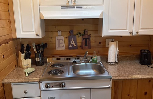 Wisconsin Dells Cabin | Inviting Cabin A in Beautiful Wisconsin Dells with Hot Tub