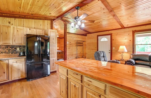 Hardin Cabin | Inviting Cabin Retreat in Hardin, Steps from Kentucky Lake
