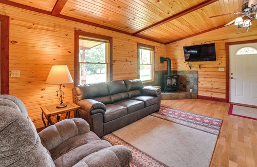 Hardin Cabin | Inviting Cabin Retreat in Hardin, Steps from Kentucky Lake