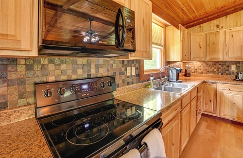 Hardin Cabin | Inviting Cabin Retreat in Hardin, Steps from Kentucky Lake