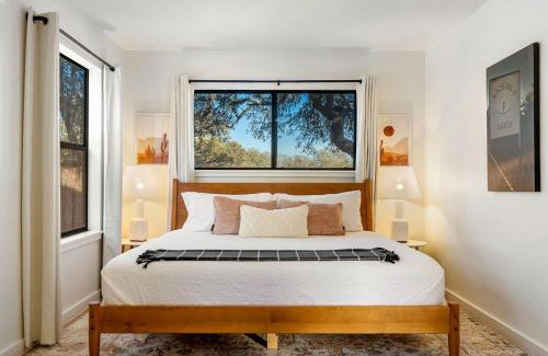 Ingram House | Cozy Cabin in Ingram, Texas for Romantic Weekends Away